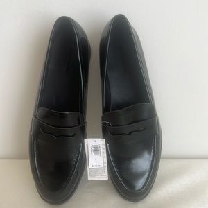 Banana Republic Women Size 8, Black Leather Penny Loafer ~ New w/tags, no box.